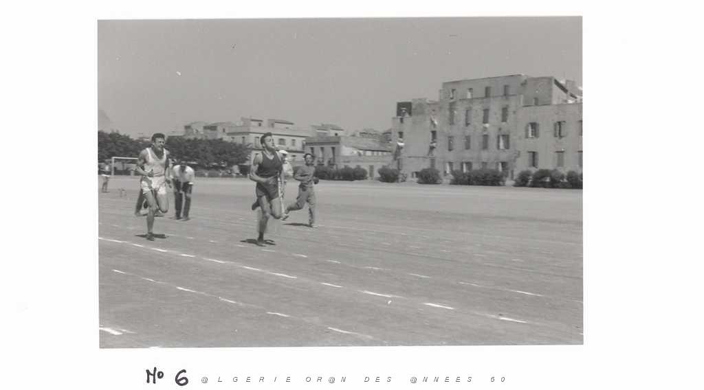 01 OSSU ORAN STADE MAGENTA 1958 1961 x0007.jpg